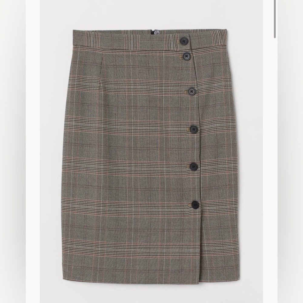 H&M Knee-length skirt in patterned weave with decorative buttons.  size 4